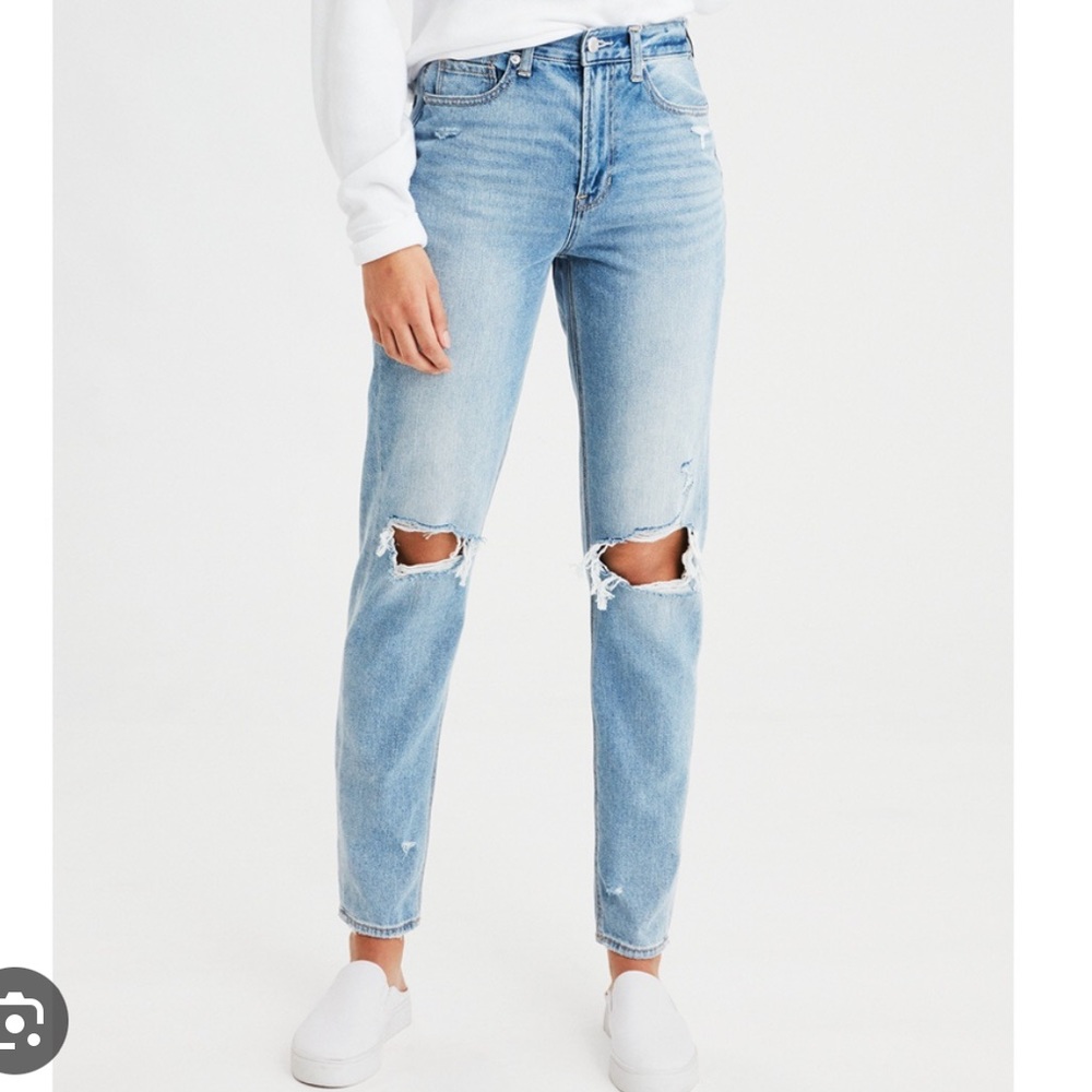 American Eagle high waisted mom jeans light wash distressed